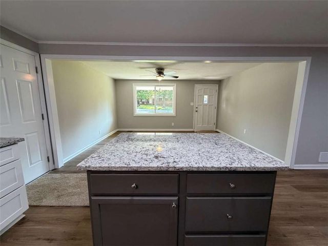 65 W Meadowcliff Circle, Carrollton, GA 30116