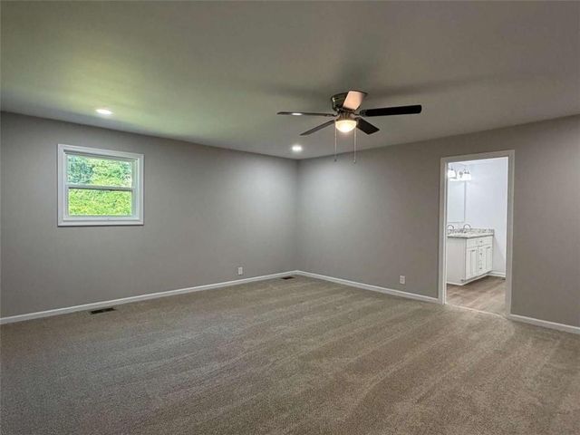 65 W Meadowcliff Circle, Carrollton, GA 30116