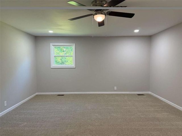 65 W Meadowcliff Circle, Carrollton, GA 30116