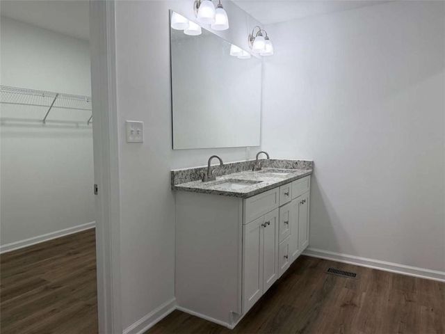 65 W Meadowcliff Circle, Carrollton, GA 30116