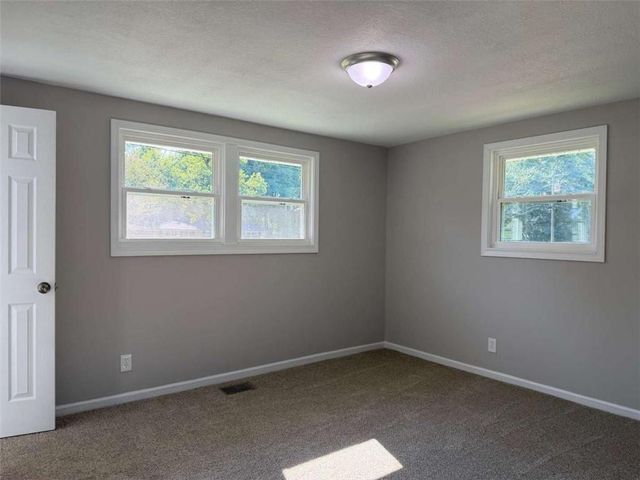 65 W Meadowcliff Circle, Carrollton, GA 30116