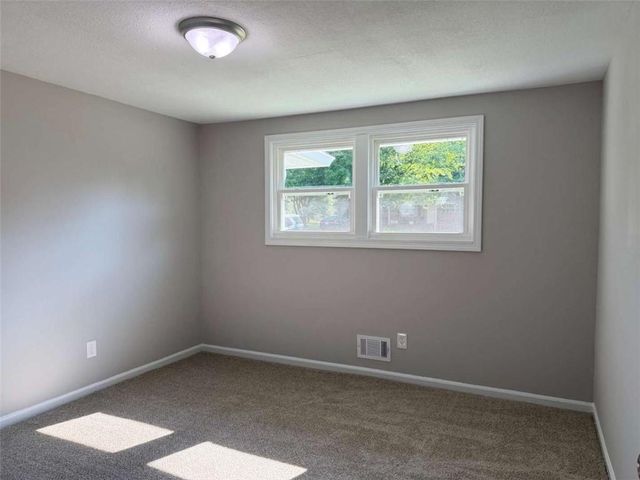 65 W Meadowcliff Circle, Carrollton, GA 30116