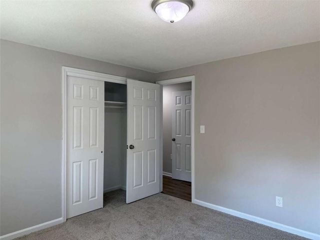 65 W Meadowcliff Circle, Carrollton, GA 30116