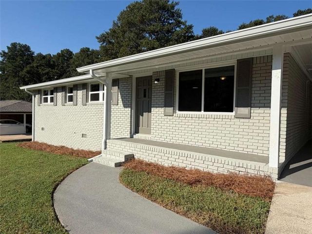 65 W Meadowcliff Circle, Carrollton, GA 30116