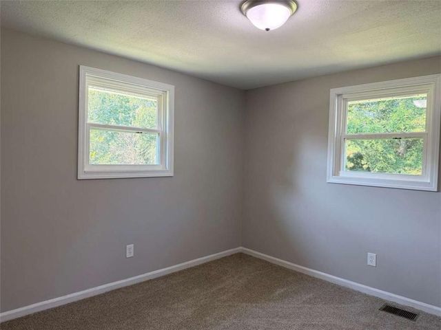 65 W Meadowcliff Circle, Carrollton, GA 30116