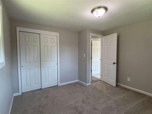 65 W Meadowcliff Circle, Carrollton, GA 30116