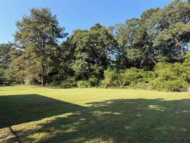 65 W Meadowcliff Circle, Carrollton, GA 30116