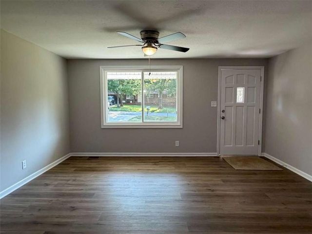 65 W Meadowcliff Circle, Carrollton, GA 30116