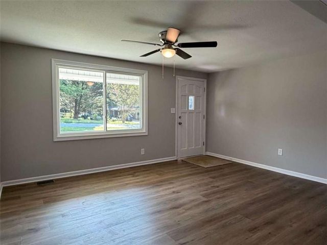 65 W Meadowcliff Circle, Carrollton, GA 30116