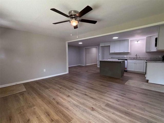 65 W Meadowcliff Circle, Carrollton, GA 30116
