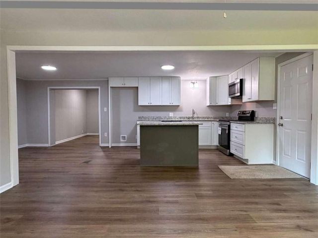 65 W Meadowcliff Circle, Carrollton, GA 30116