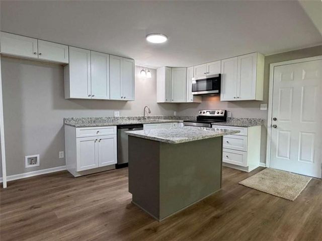 65 W Meadowcliff Circle, Carrollton, GA 30116