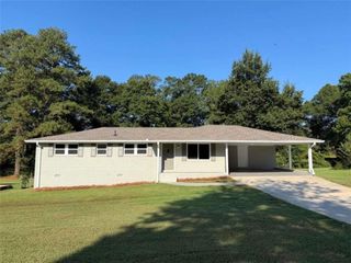 65 W Meadowcliff Circle, Carrollton, GA 30116