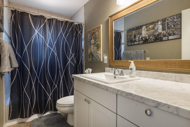 905 Madeira Drive SE, Albuquerque, NM 87108