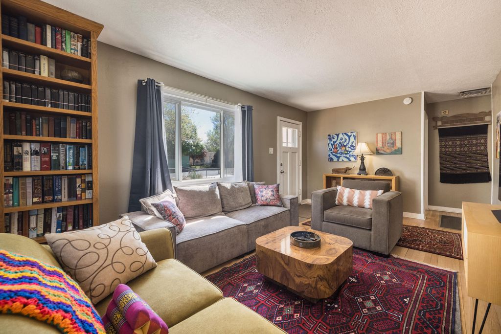 905 Madeira Drive SE, Albuquerque, NM 87108