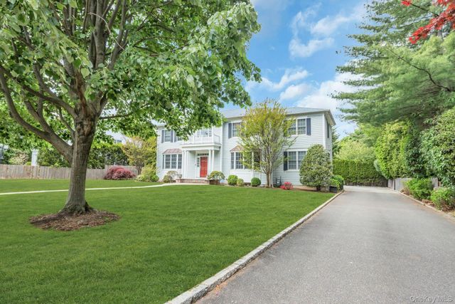 11 Plandome Drive, Manhasset, NY 11030