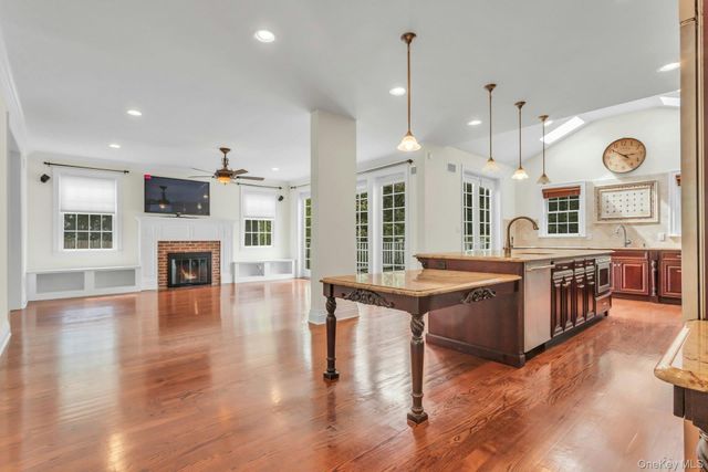 11 Plandome Drive, Manhasset, NY 11030