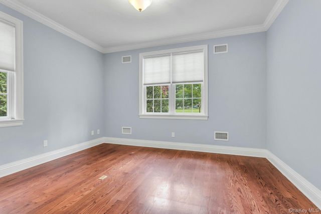 11 Plandome Drive, Manhasset, NY 11030