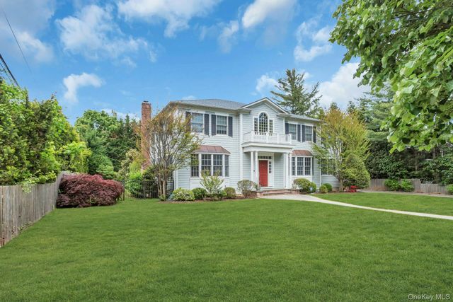 11 Plandome Drive, Manhasset, NY 11030