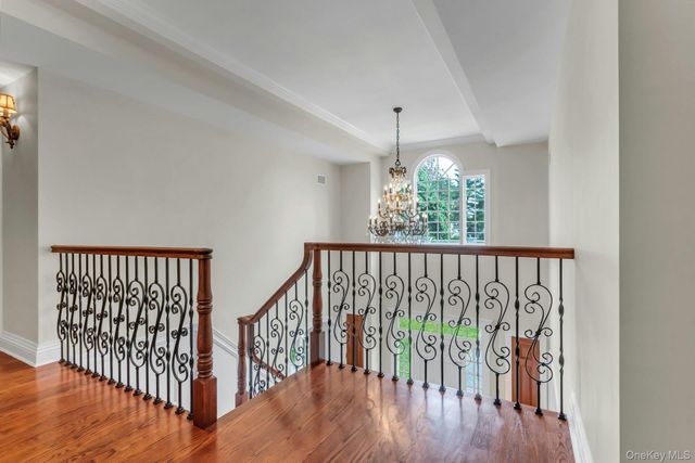 11 Plandome Drive, Manhasset, NY 11030