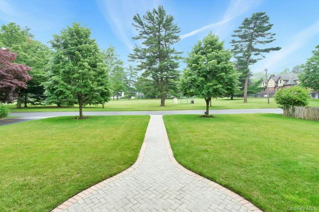 11 Plandome Drive, Manhasset, NY 11030