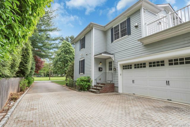 11 Plandome Drive, Manhasset, NY 11030