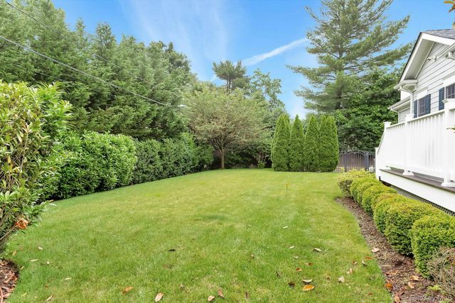 11 Plandome Drive, Manhasset, NY 11030