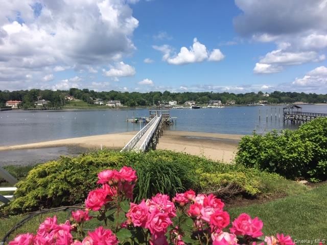 11 Plandome Drive, Manhasset, NY 11030