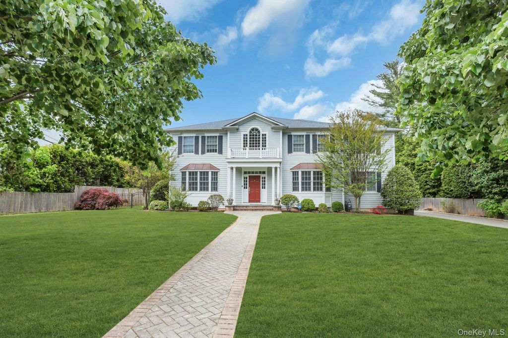11 Plandome Drive, Manhasset, NY 11030