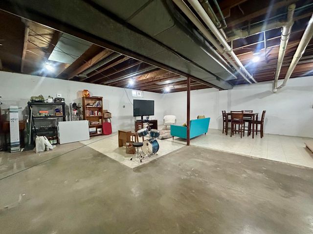 453 W 300 S, Valparaiso, IN 46385