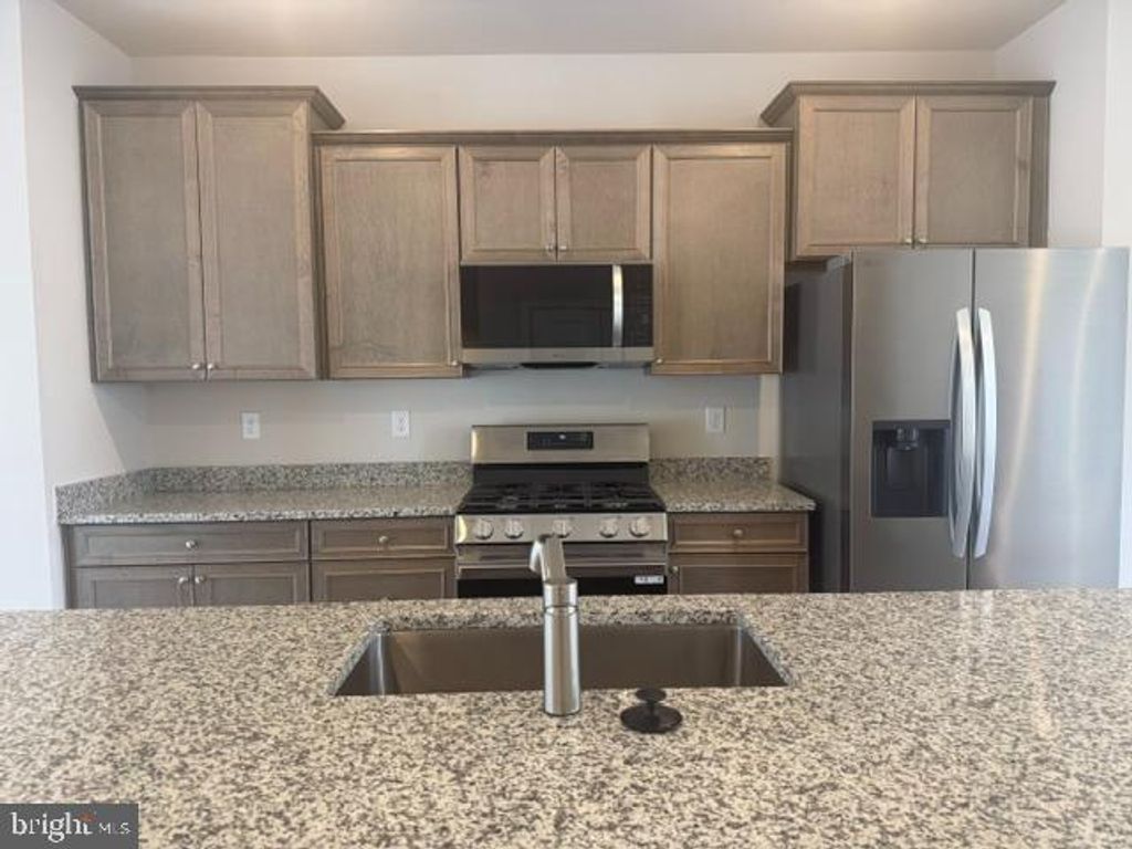 Image 5 of property listing at 7604 RIVER REACH RD, Baltimore, MD 21244