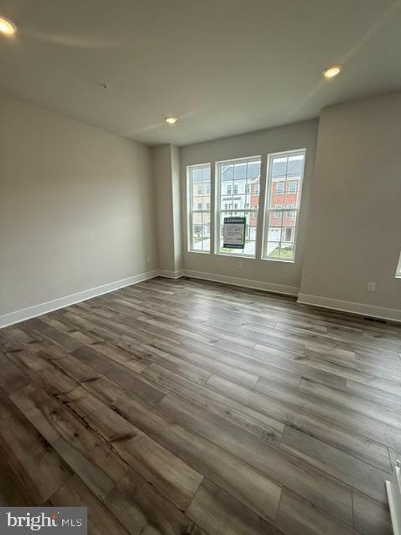 Image 7 of property listing at 7604 RIVER REACH RD, Baltimore, MD 21244