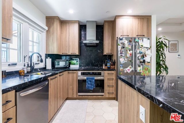 811 18th Street C, Santa Monica, CA 90403