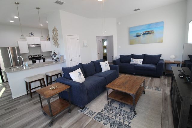 107 Palancar, Rockport, TX 78382