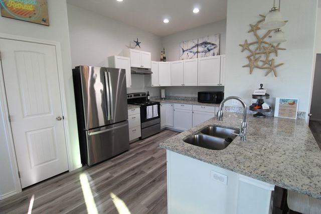 107 Palancar, Rockport, TX 78382