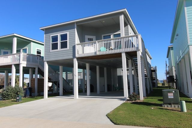 107 Palancar, Rockport, TX 78382