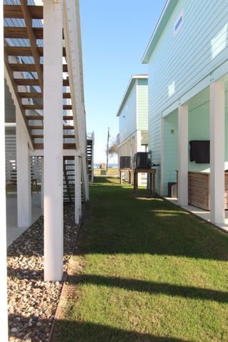 107 Palancar, Rockport, TX 78382