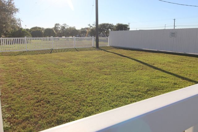 107 Palancar, Rockport, TX 78382