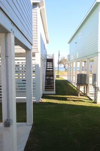 107 Palancar, Rockport, TX 78382