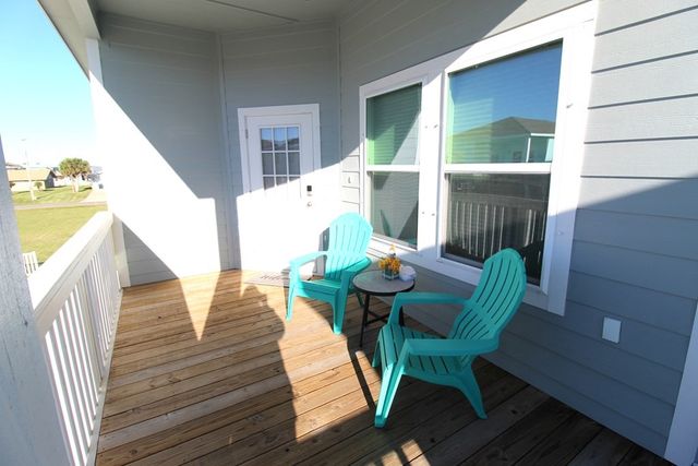 107 Palancar, Rockport, TX 78382