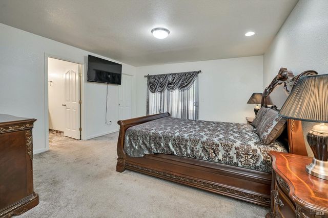 18230 Hidden Valley Rd, Hidden Valley Lake, CA 95467