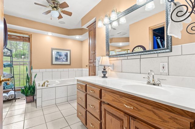 27276 E Lakeview Lane, Eagle Rock, MO 65641