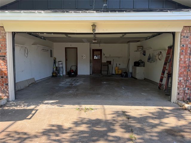 2406 W Broadview Street, Greenville, TX 75402