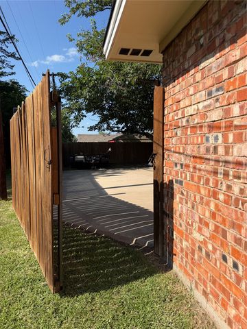 2406 W Broadview Street, Greenville, TX 75402
