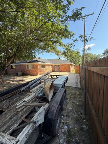 2406 W Broadview Street, Greenville, TX 75402