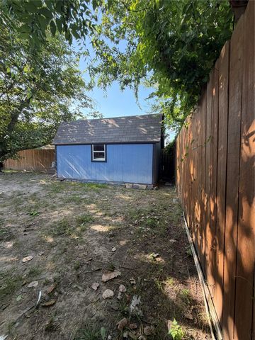 2406 W Broadview Street, Greenville, TX 75402