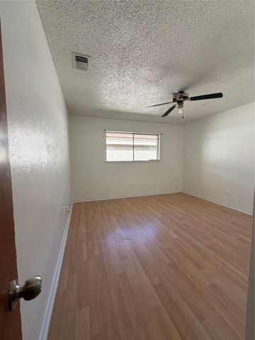 2406 W Broadview Street, Greenville, TX 75402