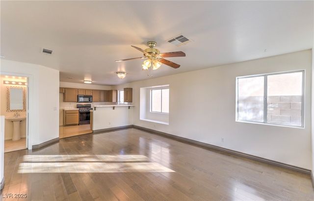 4539 Powell Point Way, North Las Vegas, NV 89031