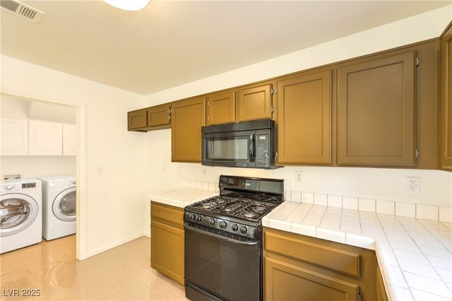 4539 Powell Point Way, North Las Vegas, NV 89031