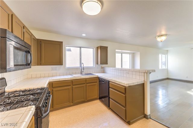 4539 Powell Point Way, North Las Vegas, NV 89031